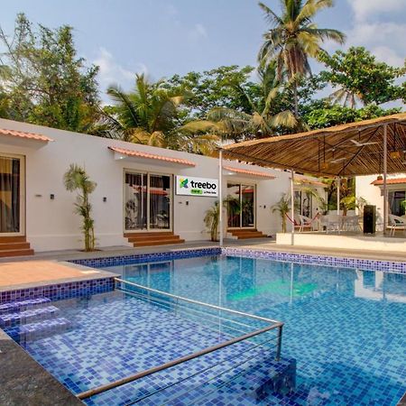Treebo Code Red Hotel Morjim Ngoại thất bức ảnh