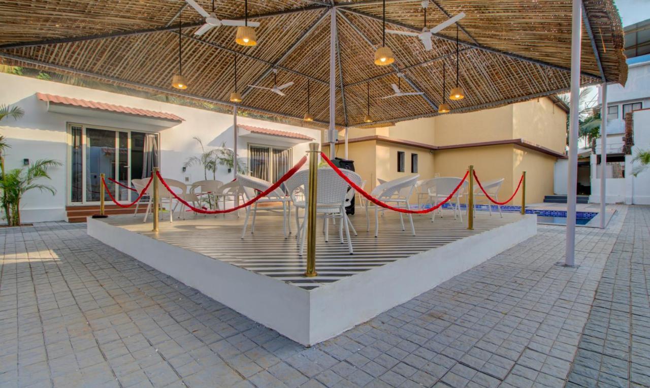 Treebo Code Red Hotel Morjim Ngoại thất bức ảnh