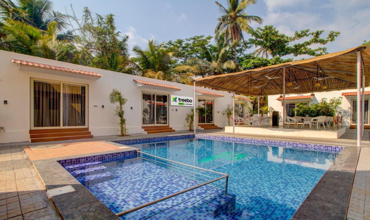 Treebo Code Red Hotel Morjim Ngoại thất bức ảnh