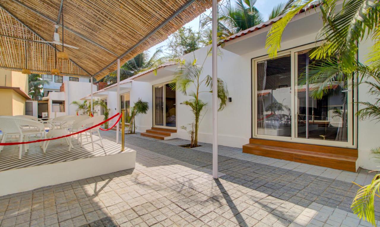 Treebo Code Red Hotel Morjim Ngoại thất bức ảnh